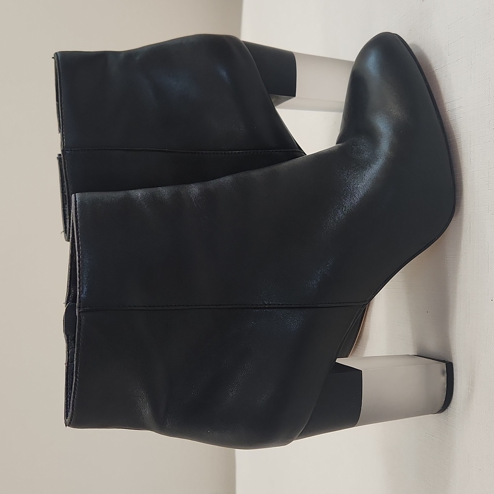 Enzo Angiolini Hadie Black Booties With Frosted Lucite Heels. Size 9 - Picture 5 of 12